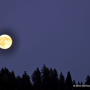Moonrise over Eugene