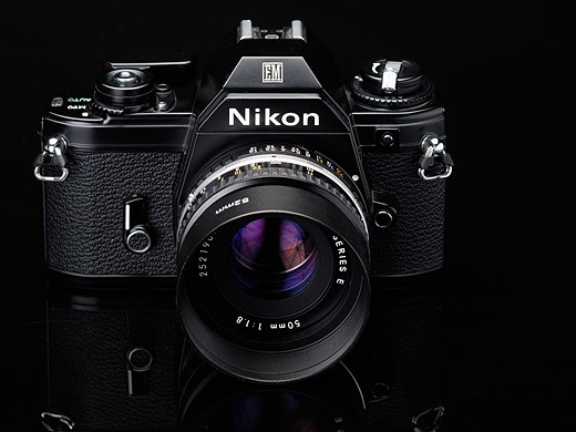 Nikon-EM.jpg