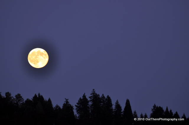 Moonrise over Eugene