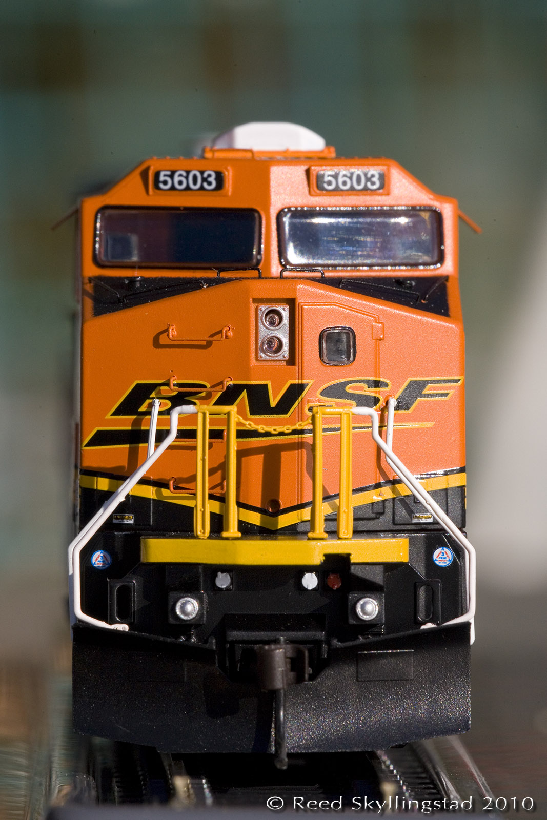BNSF 5603 on the deck