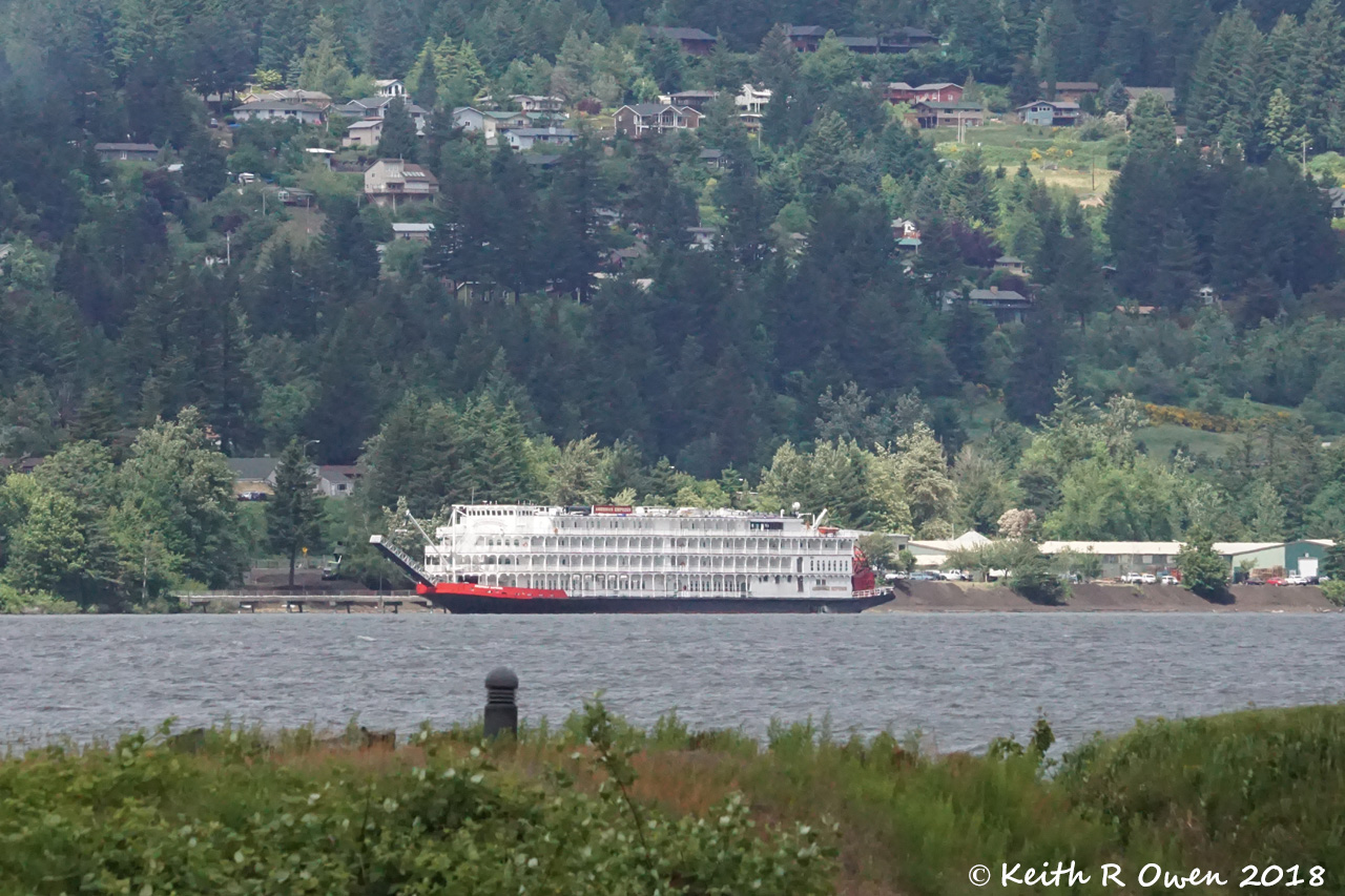 Columbia River Cruise Ship