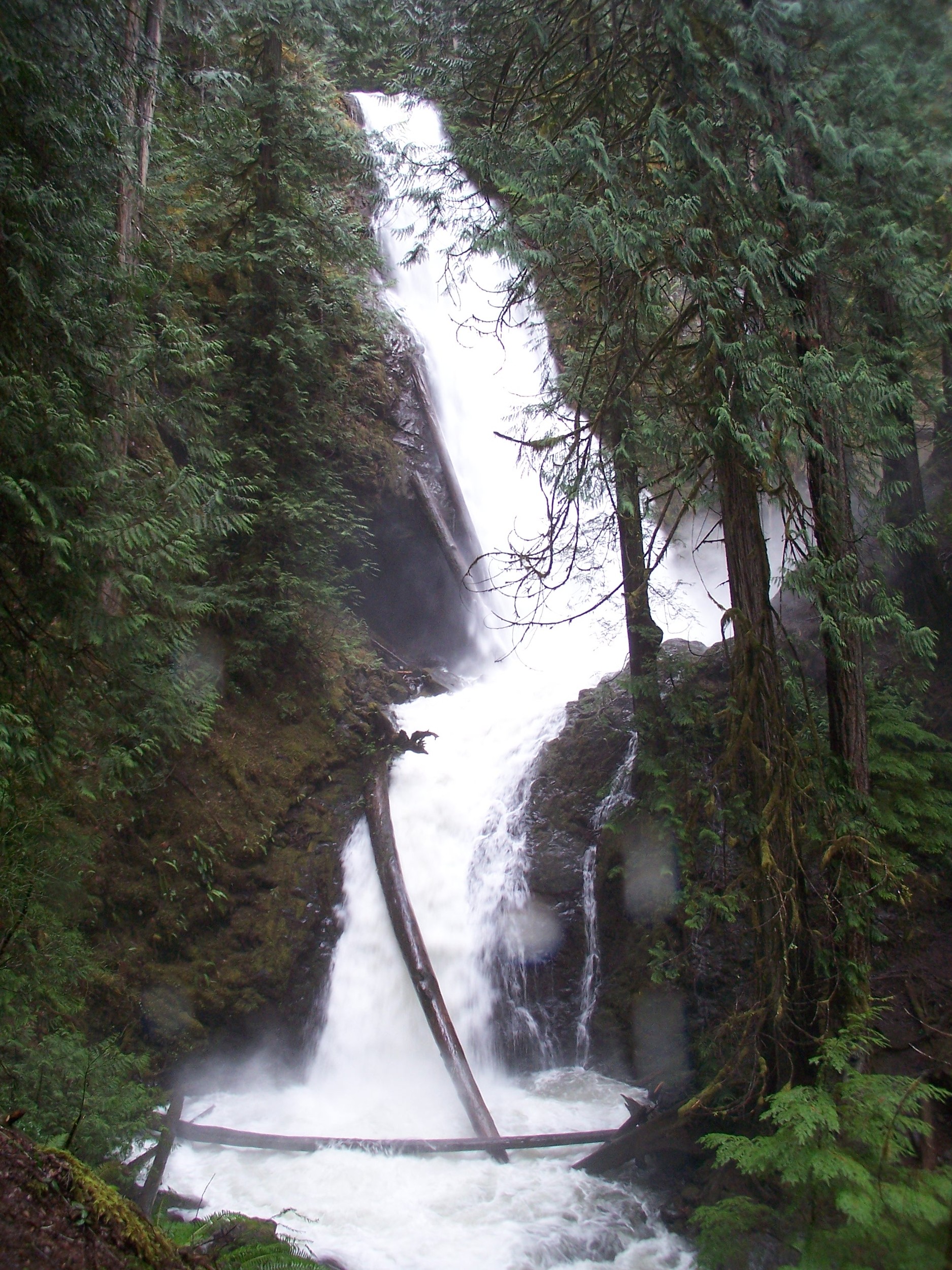 Murhut Falls